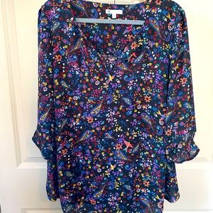 Great condition 3/4 sleeve blouse! Fun pattern!